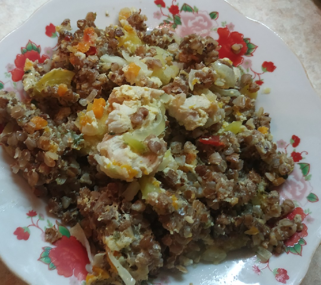 Запеканка с курицей, овощами и с гречкой