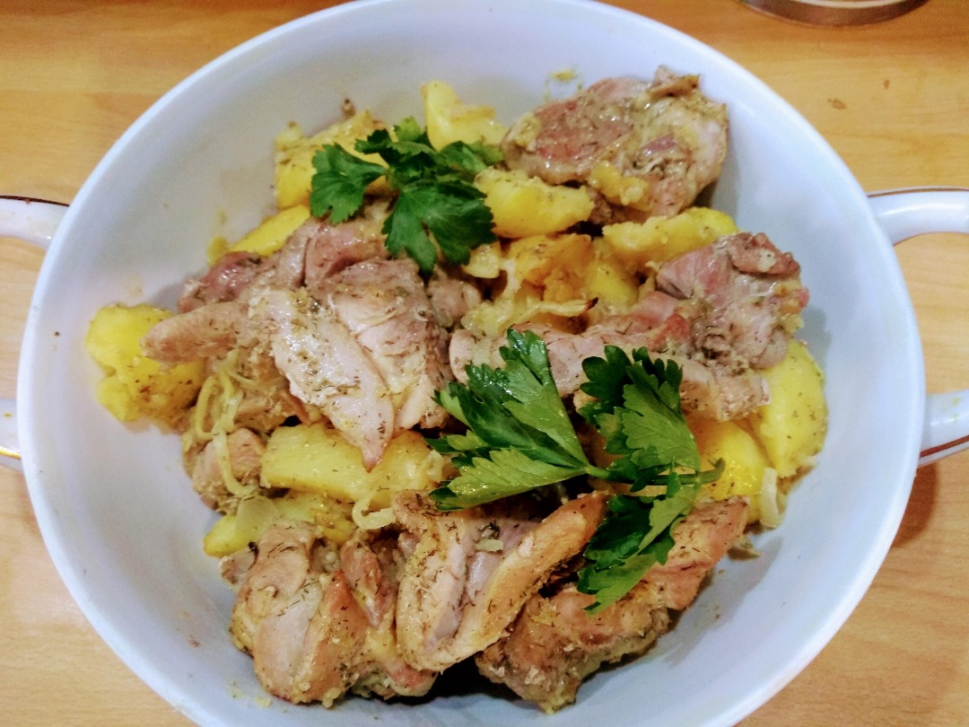 Мясо индейки с картофелем запеченное в духовке