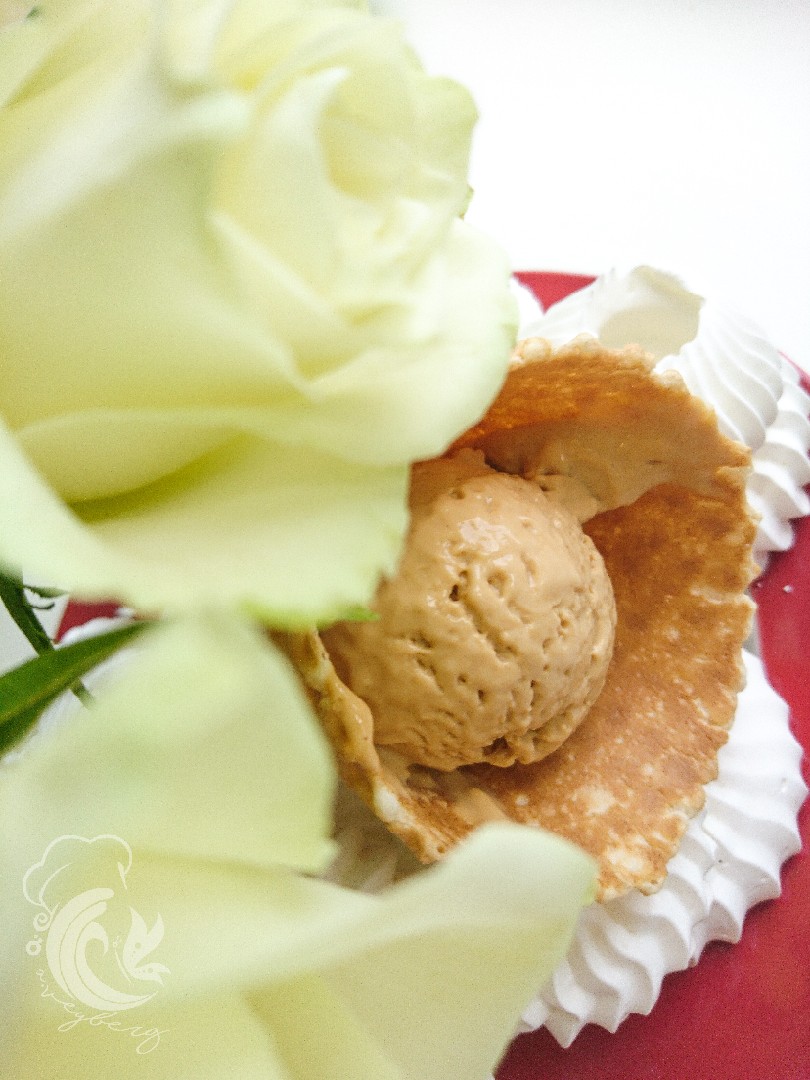 Мороженое со вкусом карамели