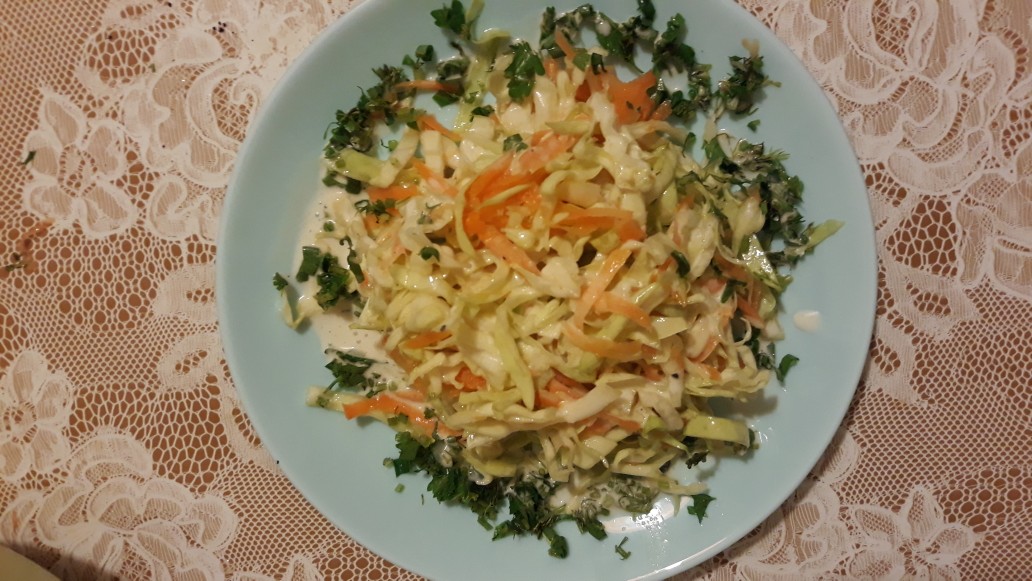 Салат с морковью и капустой