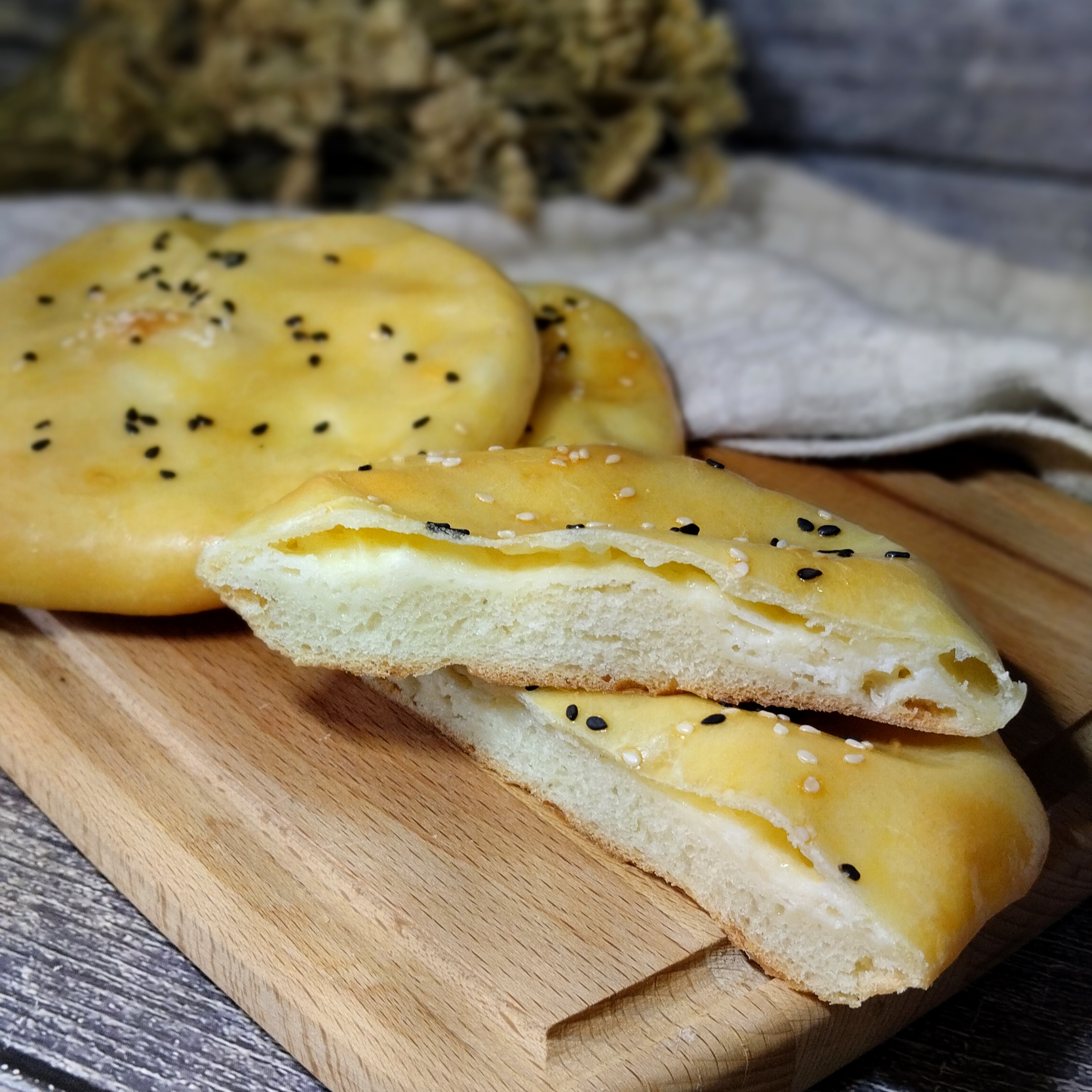 Мини-хачапури с брынзой