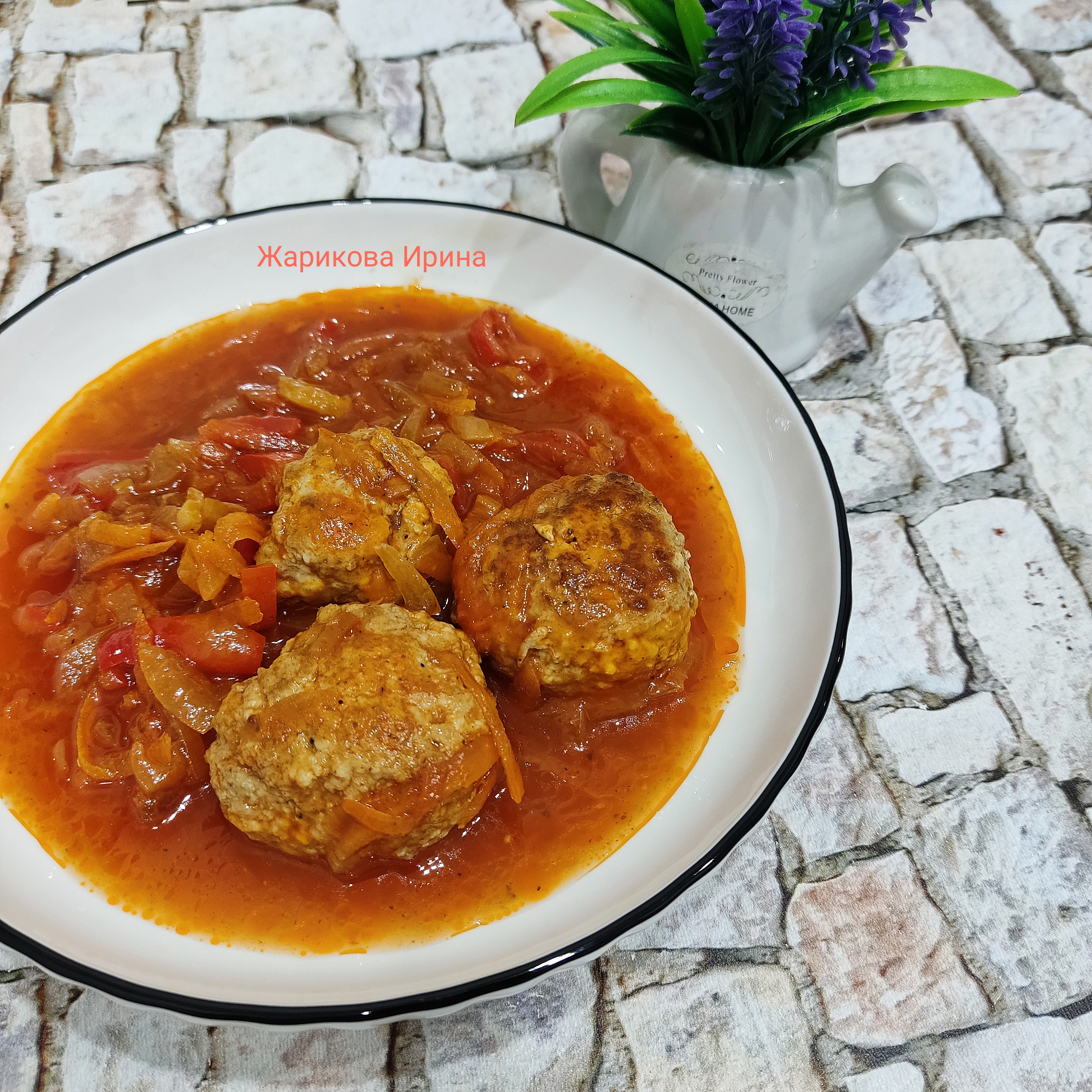 Тефтели с овощами в томатной подливе