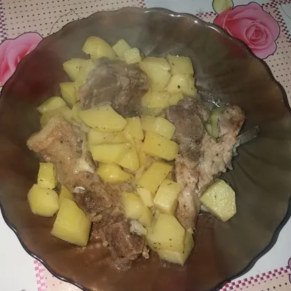 Картошка со свиным рагу в мультиварке