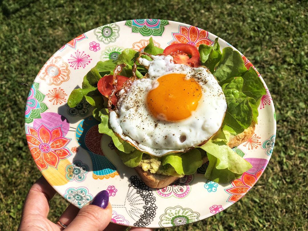 Вкусные бутерброды с яичницей