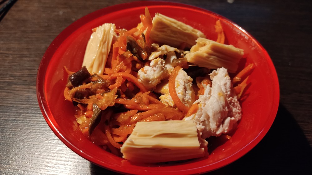 Салат с корейской морковью и курицей рецепт - Кулинарния