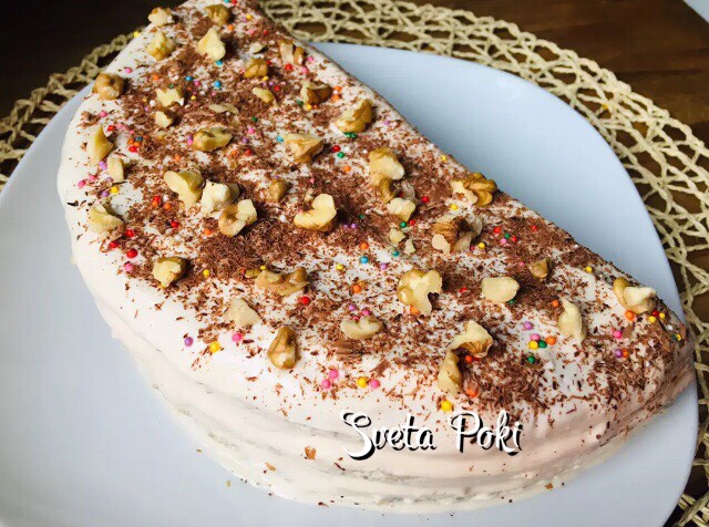 Бисквитный торт со сметанным кремом и персиками