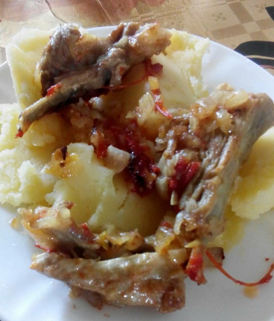 Пюре картофельное с рёбрами молодого барашка