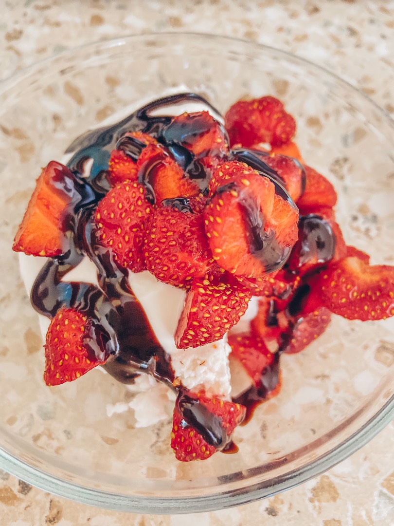 Творог на завтрак с клубникой 🍓