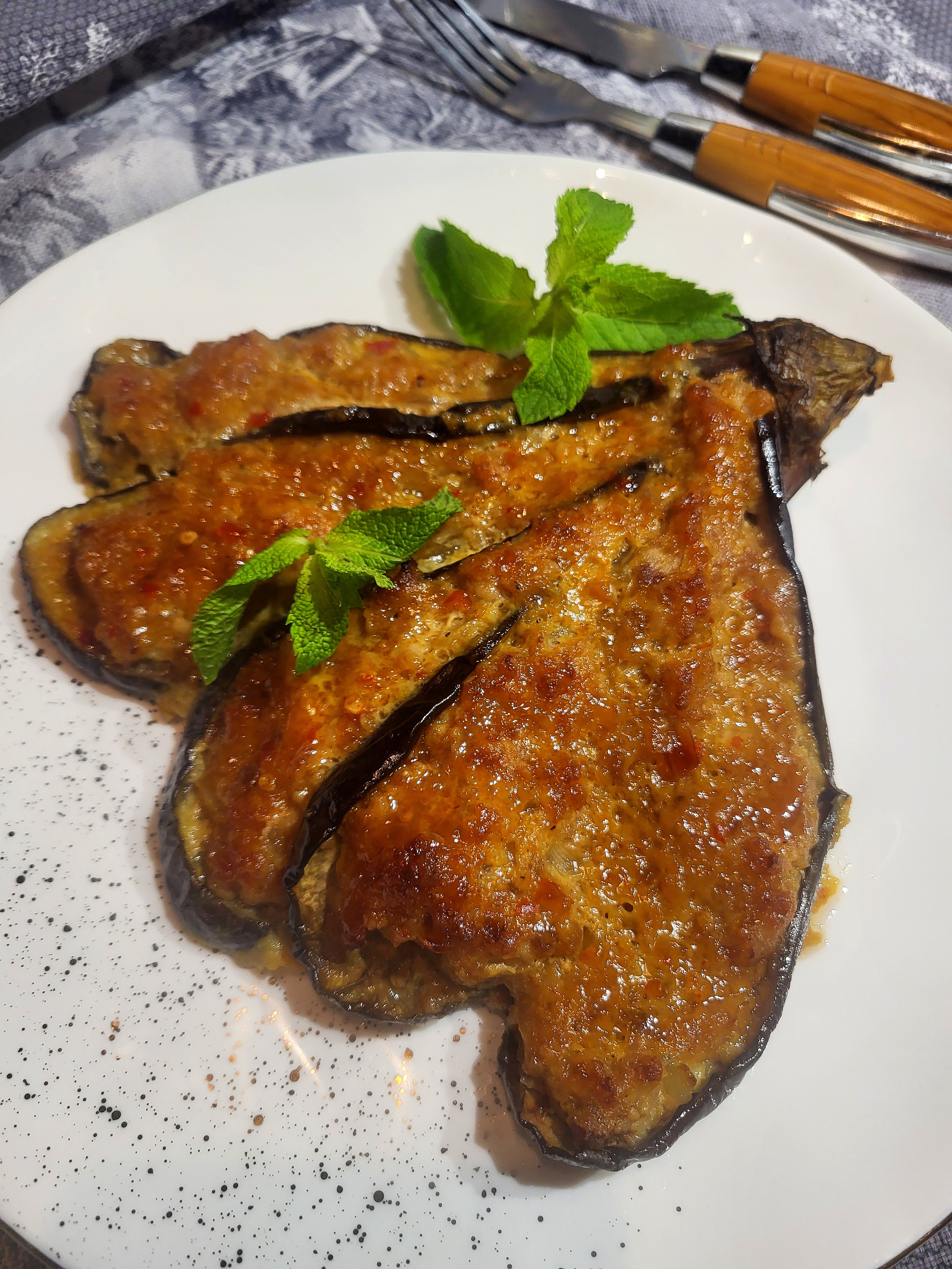 Запеченные баклажаны с фаршем