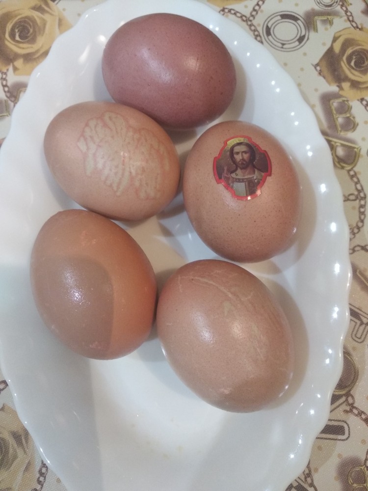 Яйца крашеные свеклой