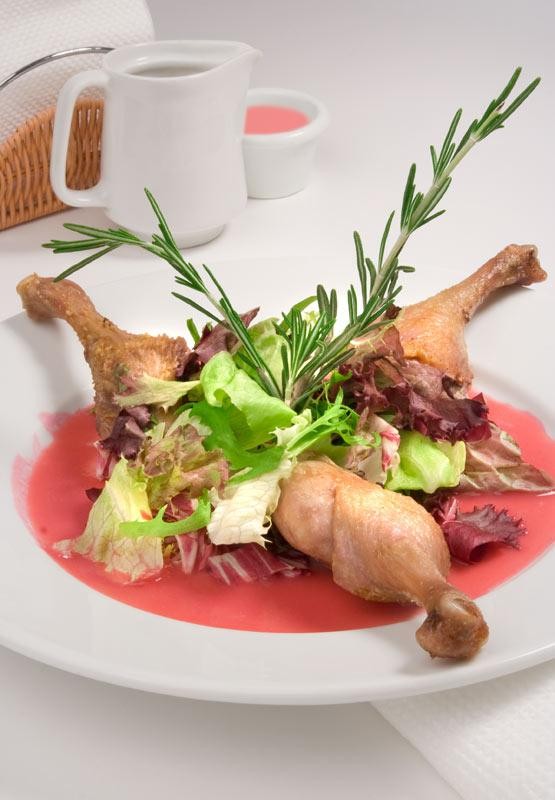 Утиные окорочка с клюквенным соусом