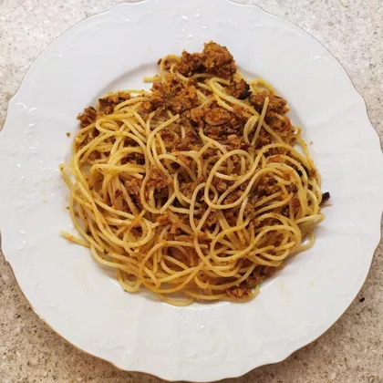 Спагетти с фаршем из кильки в томатном соусе