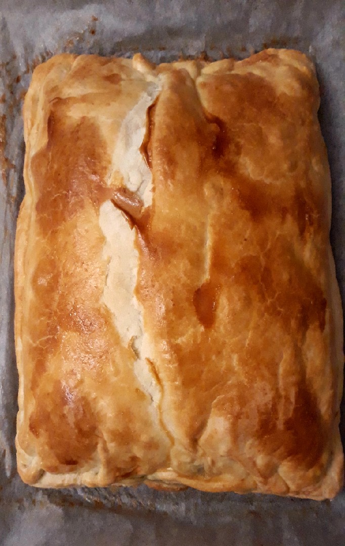 Пирог со шпинатом, свекольной ботвой и брынзой