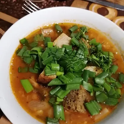 Постный суп из чечевицы с сухариками в мультиварке 'Март'