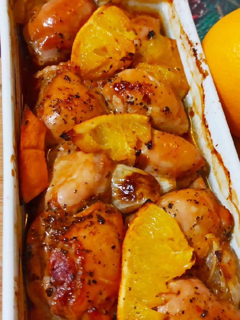 Курица, запеченная с апельсинами в мультиварке