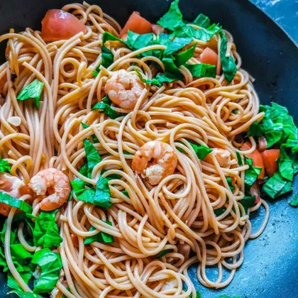 Спагетти с креветками в чесночном соусе