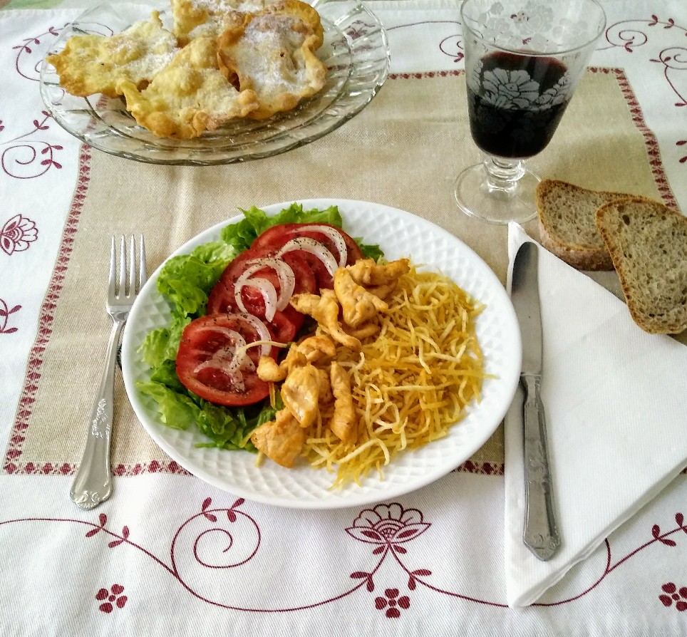Куриная грудка с картофелем пай и салат