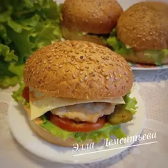 Бургер с куриной котлетой 