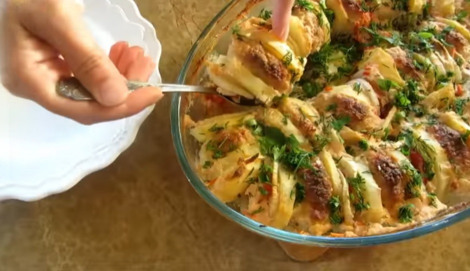 Запечённые котлеты с овощами