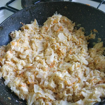 Тушёная капуста с яйцами (на сковороде)