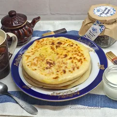 Осетинская лепешка с сыром и картошкой