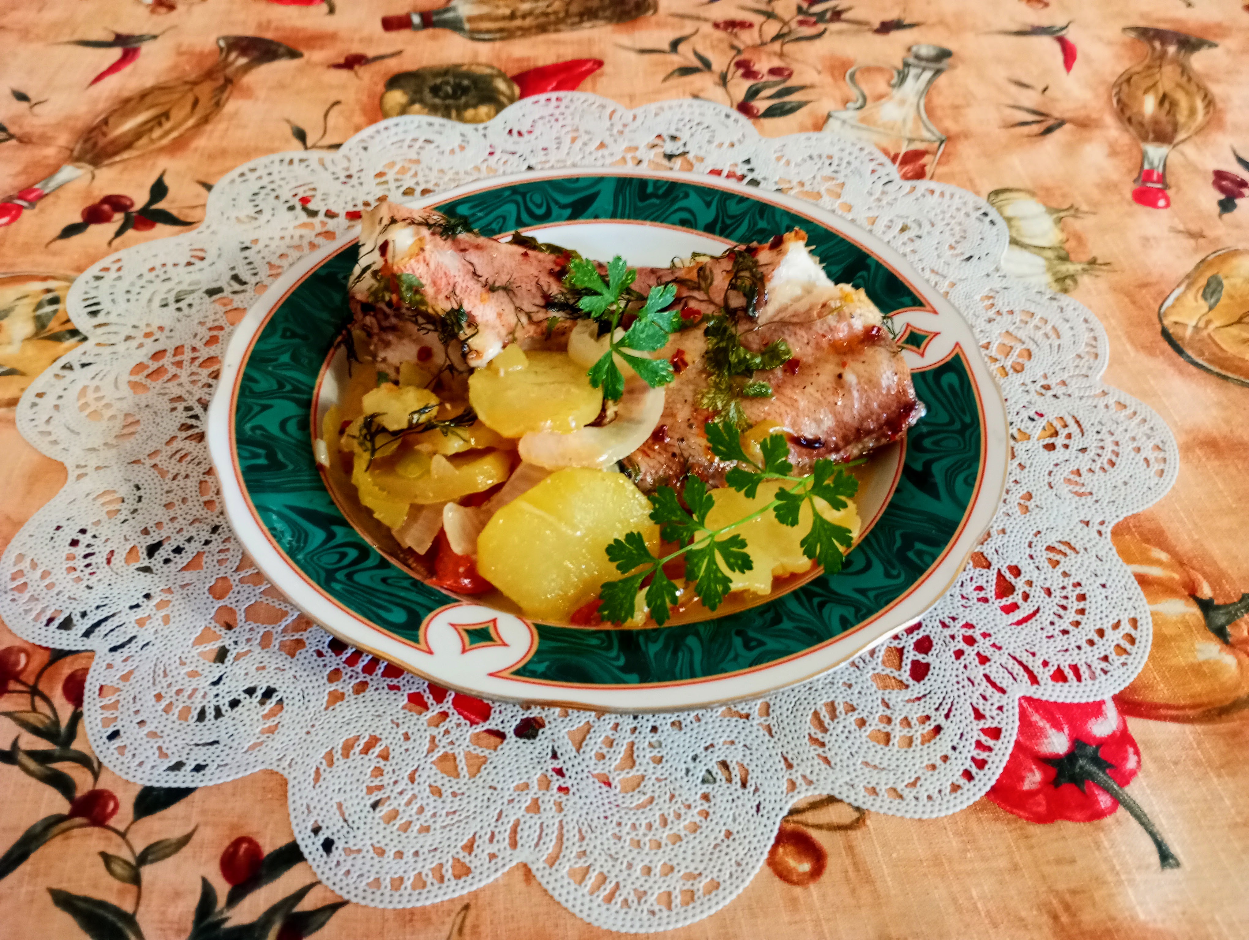 Морской окунь с овощами запеченные в духовке