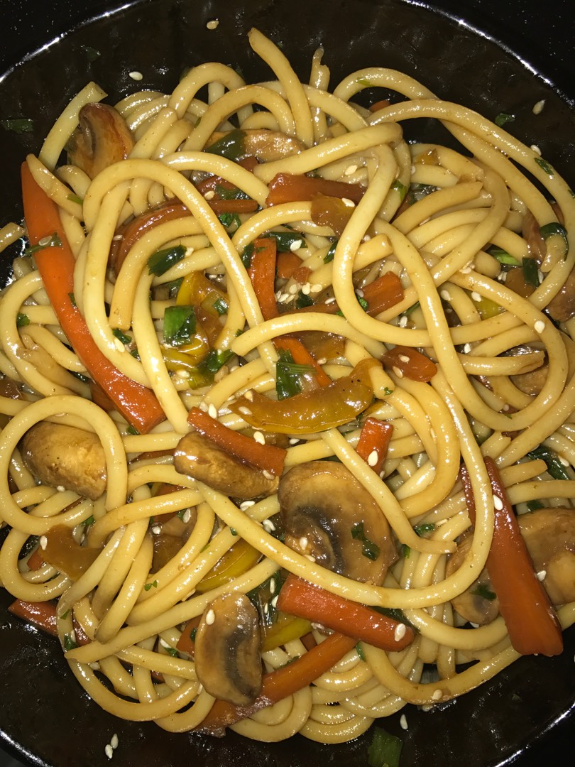 Спагетти со свининой и овощами