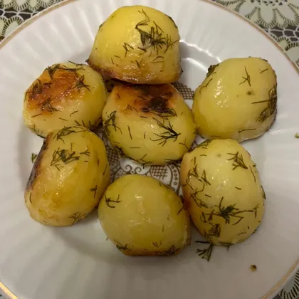 Картофель в духовке с чесноком