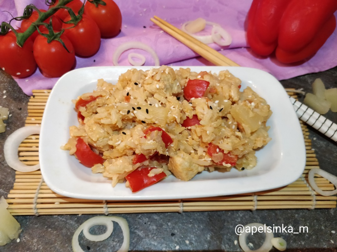 Рис с курицей и ананасами