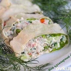 Рулетики из лаваша с куриным филе и овощами