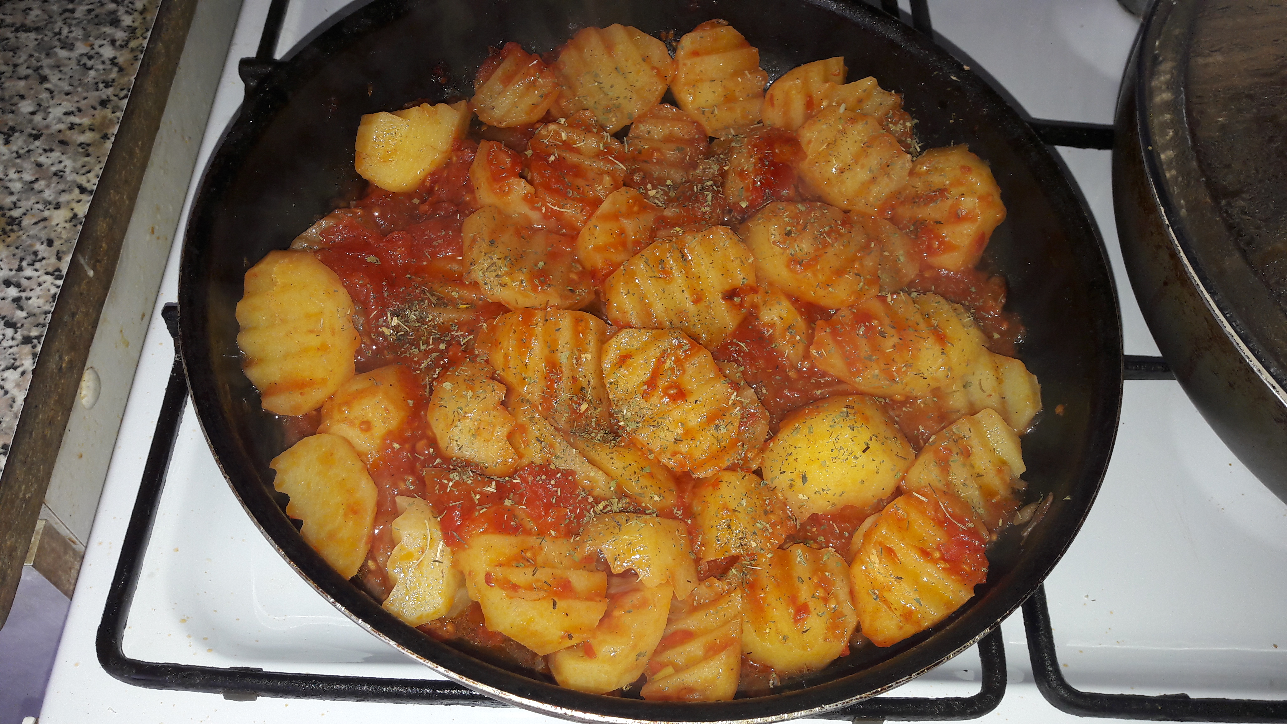 Жареная картошка с помидорами