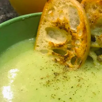 🥦Крем-суп из брокколи с чесночными гренками