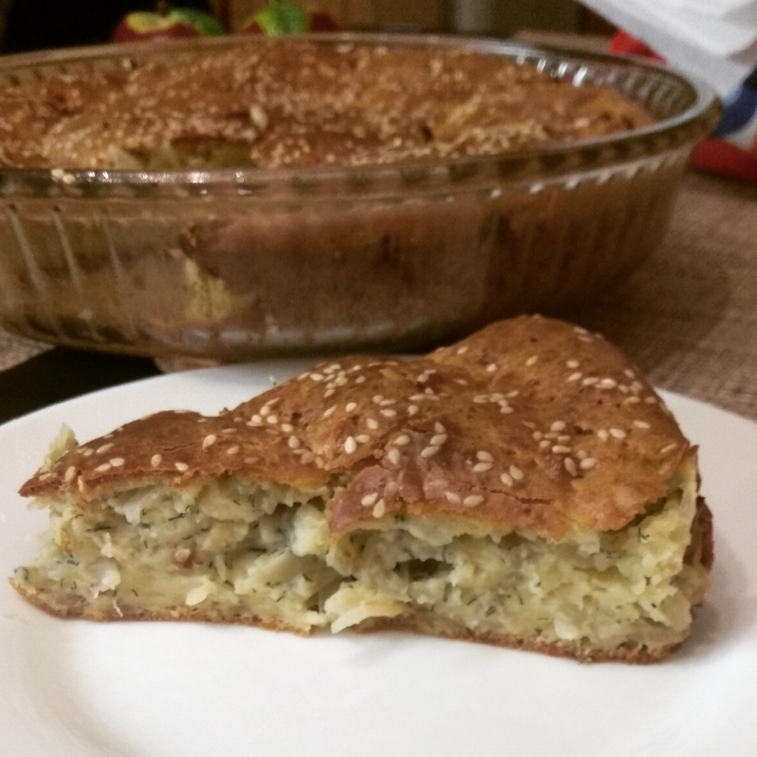 Заливной пирог с капустой и яйцами на майонезе в духовке: простой рецепт - Лайфхакер