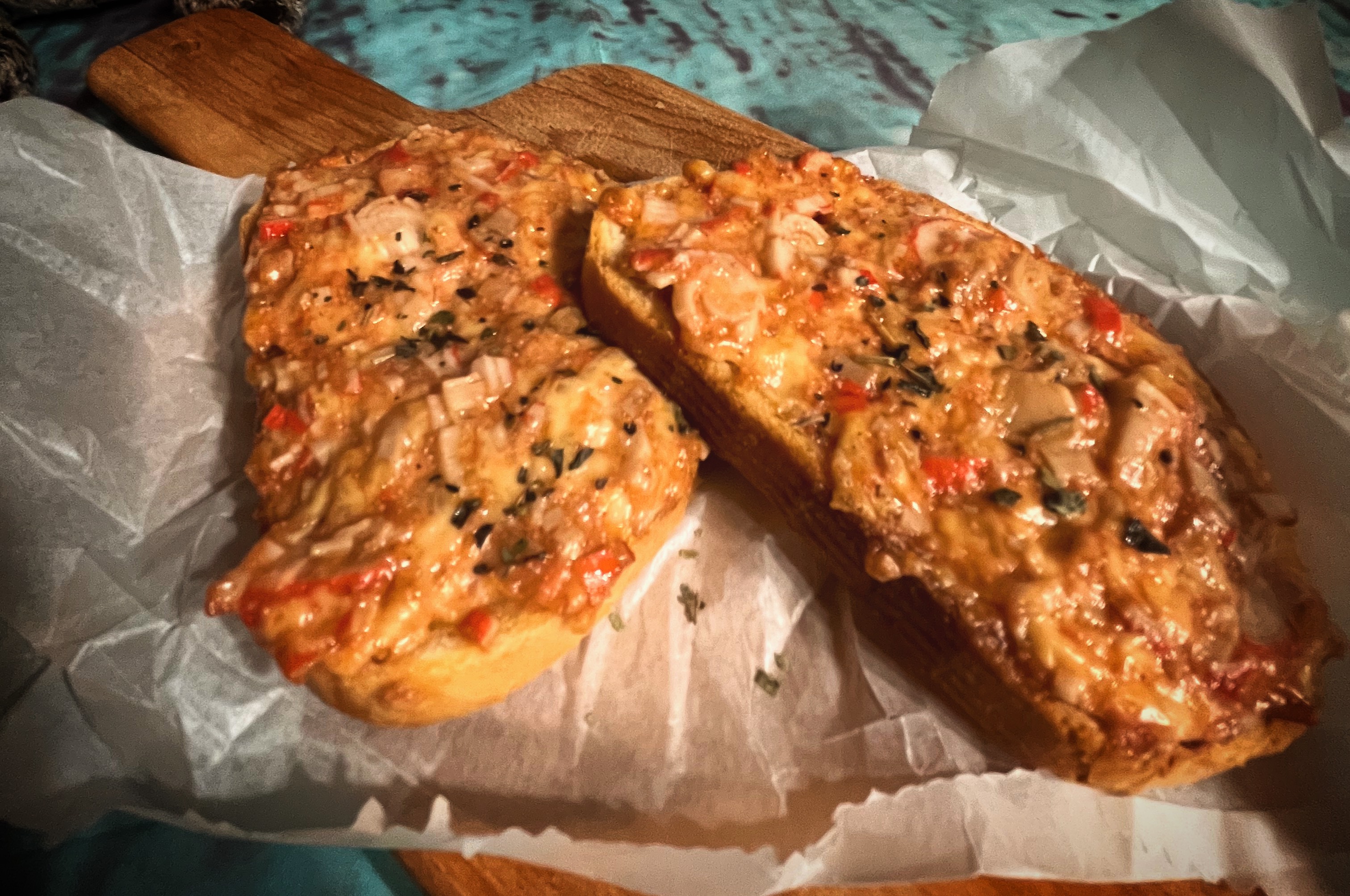 Горячие бутерброды с крабовыми палочками