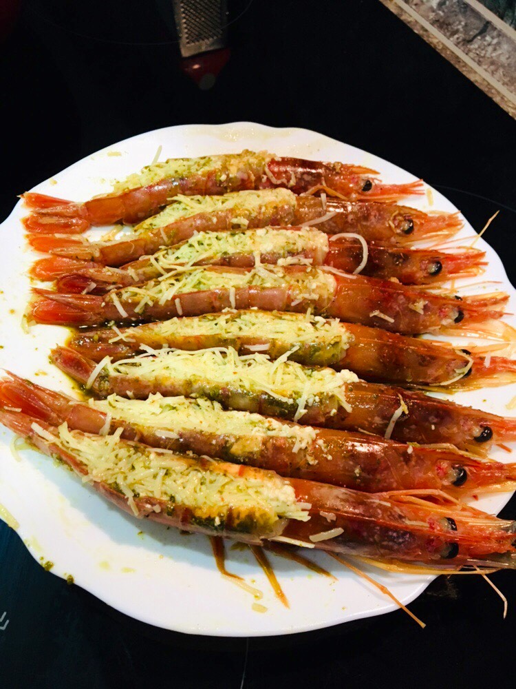 Лангустины с соусом песто