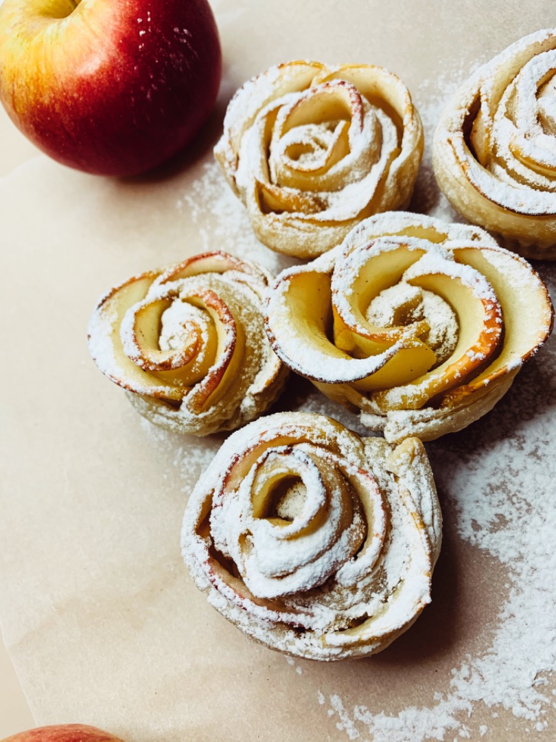 Слоеные булочки с корицей и яблоком🍎