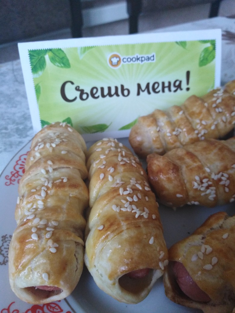 Сосиски в слоеном дрожжевом тесте в духовке - пошаговый рецепт с фото на malino-v.ru