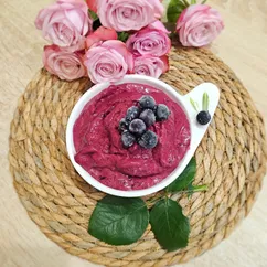 Фрозен (йогурт) мороженое из чёрной смородины и йогурта