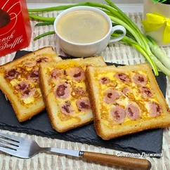 Яичница с сосисками в тостовом хлебе