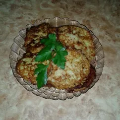 Кабачковые оладьи с сыром и чесноком