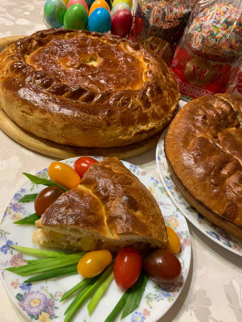 Пирог с мясом, картофелем и луком