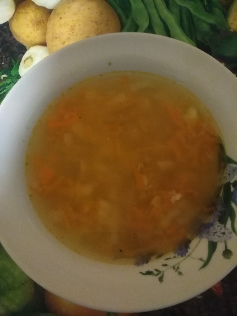 Суп из красной рыбы со сливками с хвостом и головой
