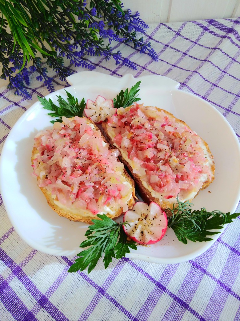 Бутерброды с жареной редиской