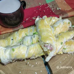 Слоёные косички с сыром и курицей