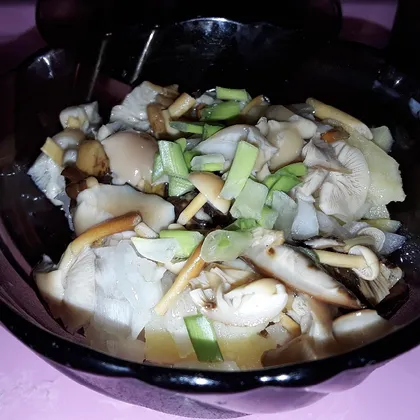 Картофельный салат с маринованными грибами