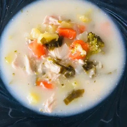 Куриный суп с овощами и щавелем