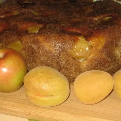 Очень вкусный пирог с яблоками и абрикосами