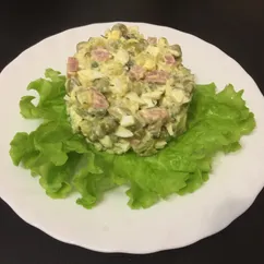 Салат с копчёной колбасой 🥗