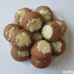 Жульен с курицей и грибами в булочке