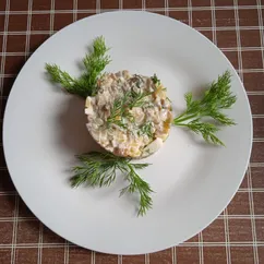 Салат с грибами и солёными огурцами